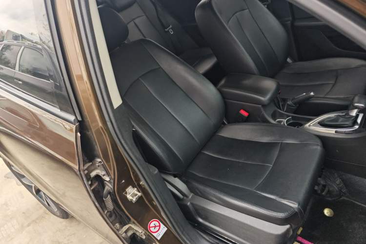 Used Brilliance V5 2014 1.5T Automatic Two-Wheel Drive Sport Model Right Front Seat