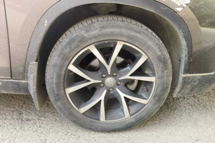 Used Brilliance V5 2014 1.6L Manual Comfort Model Right Front Wheel Hub