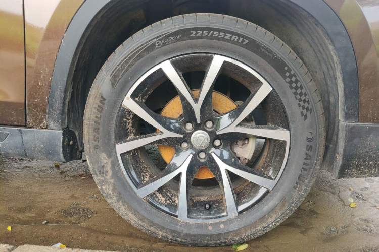 Used Brilliance V5 2014 1.6L Automatic Luxury Model Right Front Wheel Hub