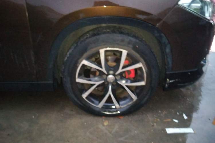 Used Brilliance V5 2014 1.5T Manual Two-Wheel Drive Luxury Model Right Front Wheel Hub