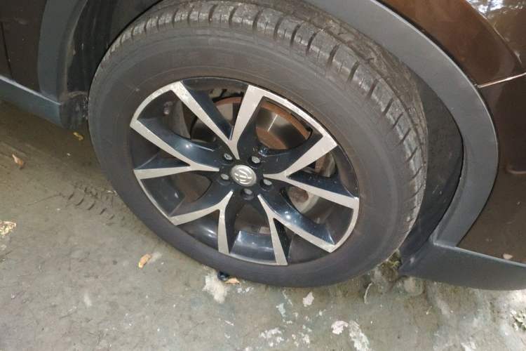 Used Brilliance V5 2014 1.5T Automatic Two-Wheel Drive Luxury Version Right Front Wheel Hub