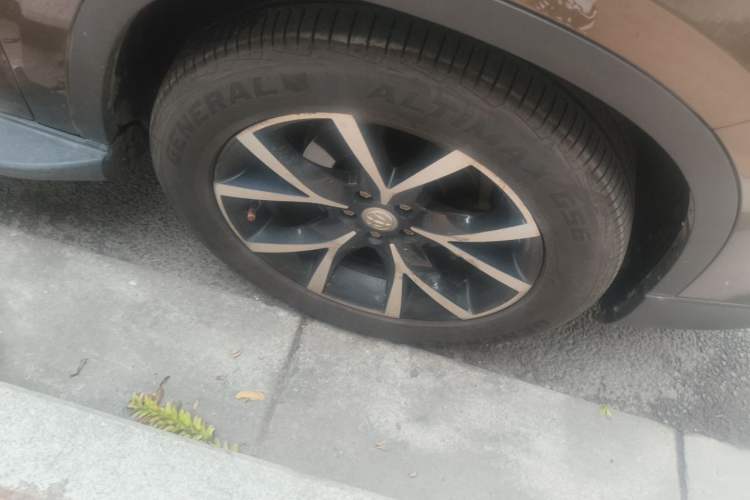 Used Brilliance V5 2014 1.5T Automatic Two-Wheel Drive Sport Model Right Front Wheel Hub