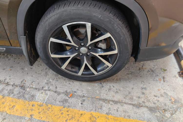 Used Brilliance V5 2014 1.5T Automatic Two-Wheel Drive Sport Model Right Front Wheel Hub