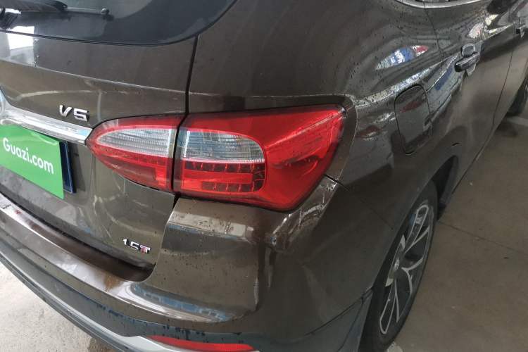 Used Brilliance V5 2014 1.5T Automatic Two-Wheel Drive Luxury Version Right Rear Taillight