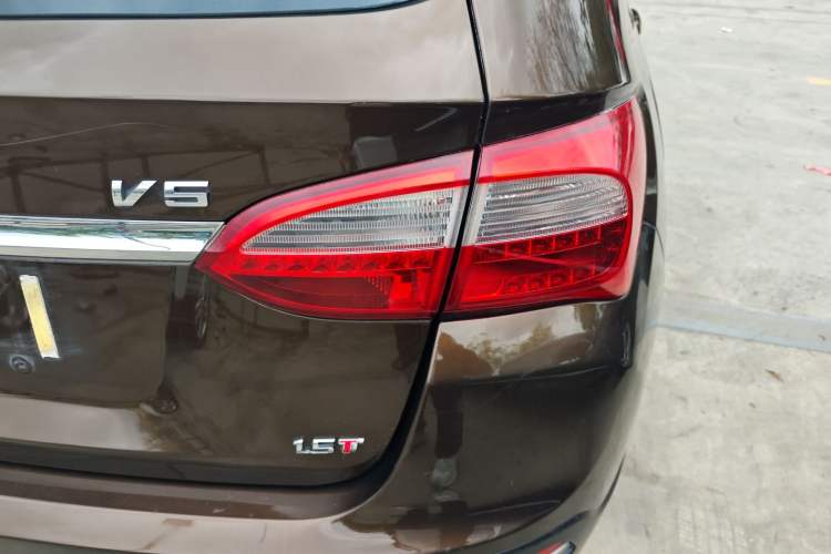 Used Brilliance V5 2014 1.5T Automatic Two-Wheel Drive Sport Model Right Rear Taillight