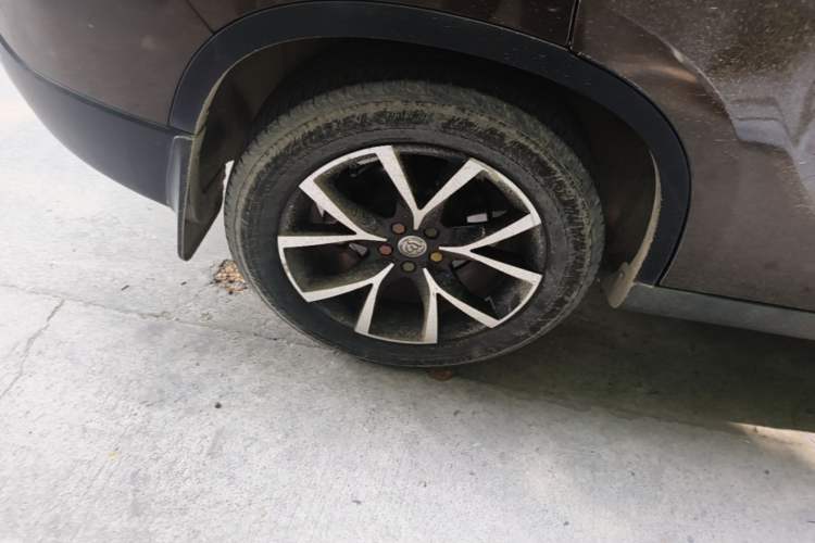 Used Brilliance V5 2014 1.6L Manual Comfort Model Right Rear Wheel Hub