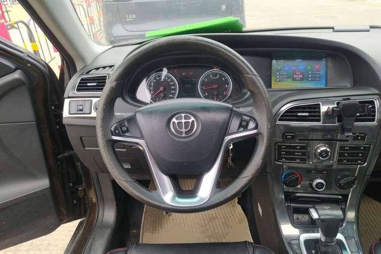 Used Brilliance V5 2014 1.5T Automatic Two-Wheel Drive Sport Model Steering Wheel