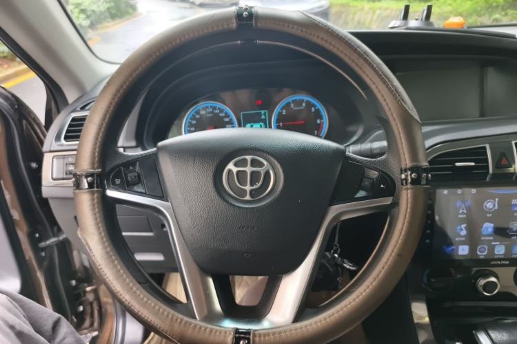 Used Brilliance V5 2014 1.5T Automatic Two-Wheel Drive Sport Model Steering Wheel