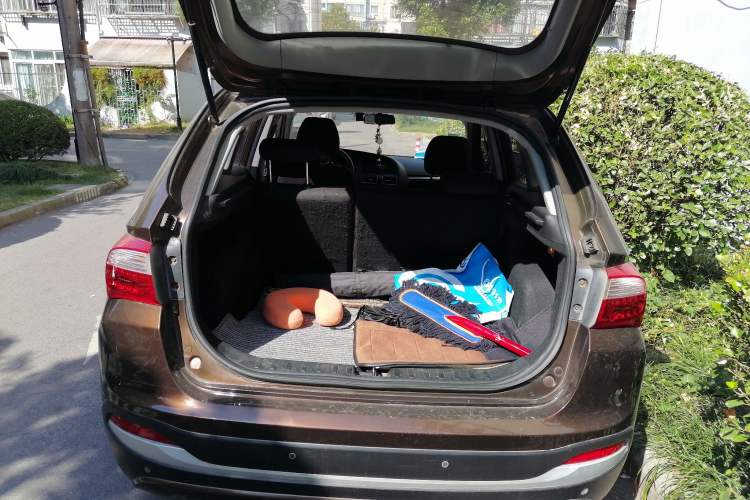 Used Brilliance V5 2014 1.6L Manual Comfort Model Trunk