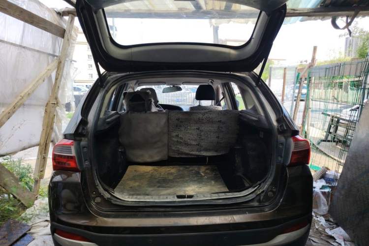 Used Brilliance V5 2014 1.6L Manual Comfort Model Trunk