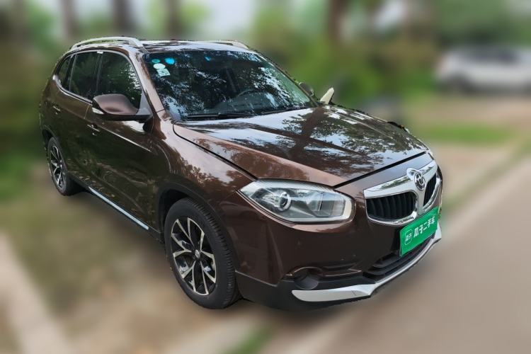 Used Brilliance V5 2014 1.5T Automatic Two-Wheel Drive Sport Model Front Right 45 Deg