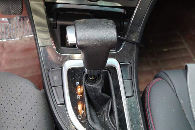 Used Brilliance V5 2014 1.5T Automatic Two-Wheel Drive Sport Model Gear Lever