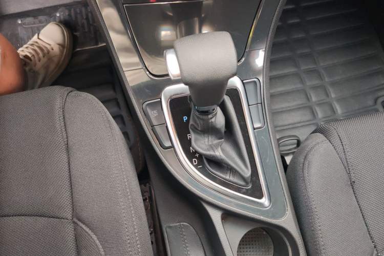 Used Brilliance V5 2014 1.5T Automatic Two-Wheel Drive Sport Model Gear Lever