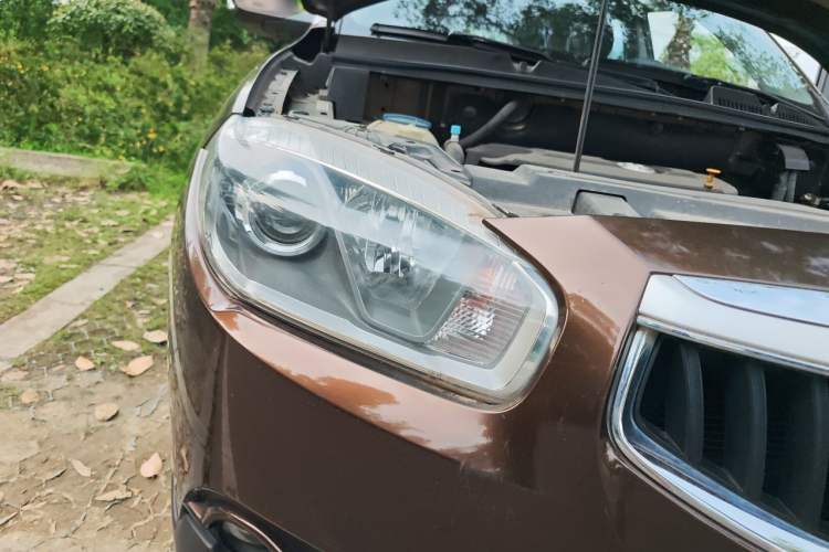 Used Brilliance V5 2014 1.5T Automatic Two-Wheel Drive Sport Model Right Front Headlight