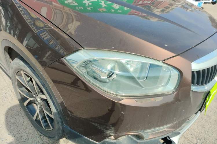 Used Brilliance V5 2014 1.6L Manual Luxury Model Right Front Headlight