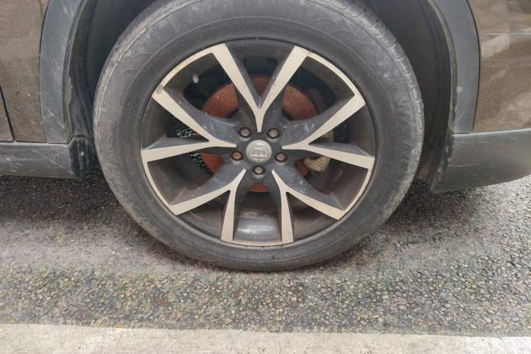 Used Brilliance V5 2014 1.5T Automatic Two-Wheel Drive Sport Model Right Front Wheel Hub