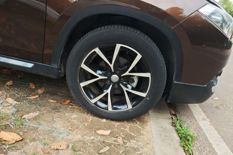 Used Brilliance V5 2014 1.5T Automatic Two-Wheel Drive Sport Model Right Front Wheel Hub