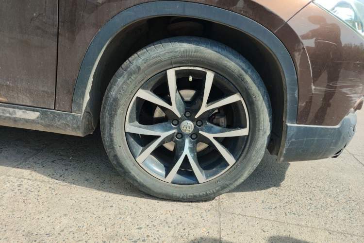 Used Brilliance V5 2014 1.6L Manual Luxury Model Right Front Wheel Hub