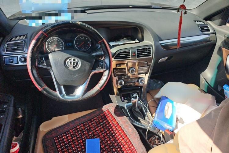 Used Brilliance V5 2014 1.6L Manual Luxury Model Center Console