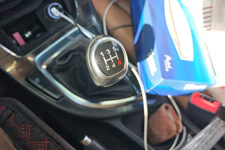 Used Brilliance V5 2014 1.6L Manual Luxury Model Gear Lever