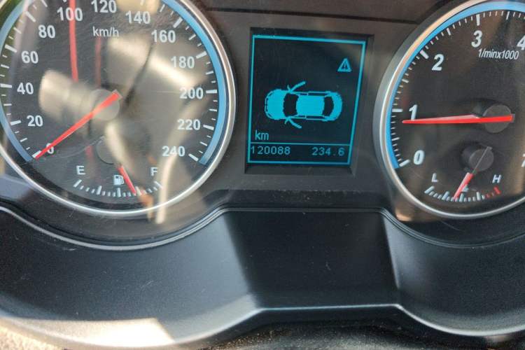 Used Brilliance V5 2014 1.6L Manual Luxury Model Odometer Close Up
