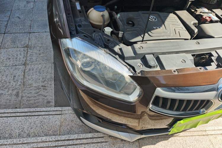 Used Brilliance V5 2014 1.6L Manual Luxury Model Right Front Headlight