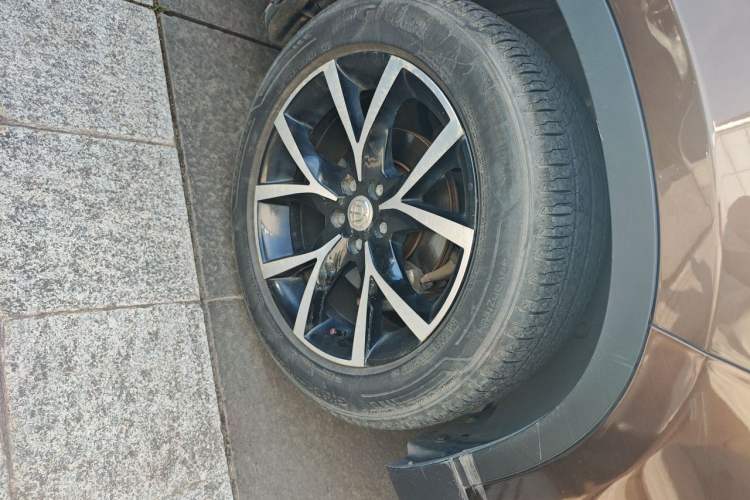 Used Brilliance V5 2014 1.6L Manual Luxury Model Right Front Wheel Hub