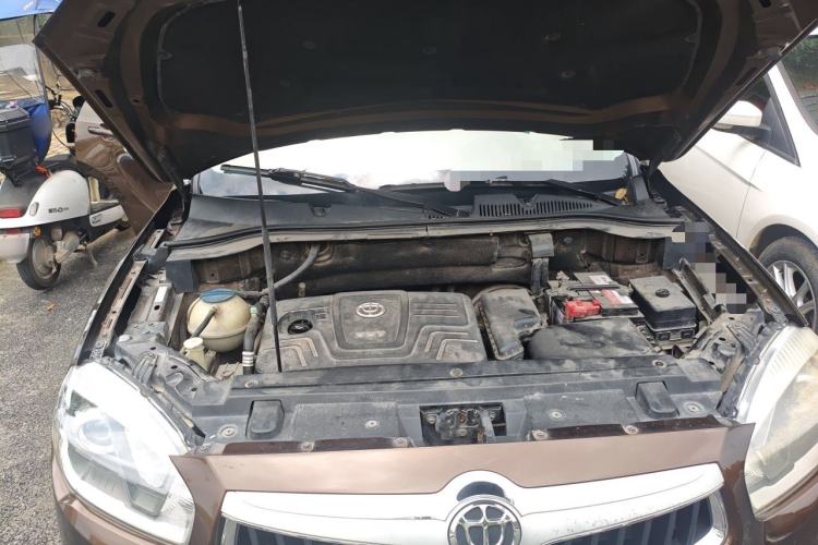 Used Brilliance V5 2014 1.6L Manual Comfort Model Engine Bay
