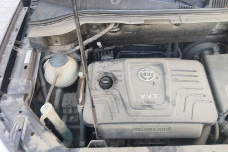 Used Brilliance V5 2014 1.6L Manual Comfort Model Engine Bay Right