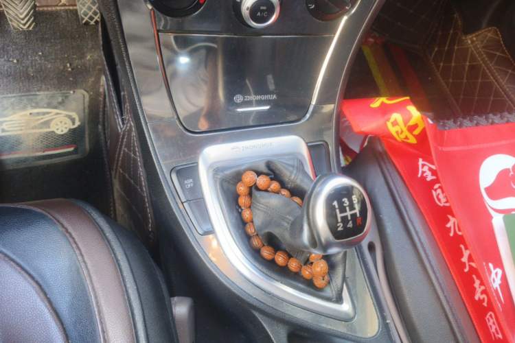 Used Brilliance V5 2014 1.6L Manual Comfort Model Gear Lever