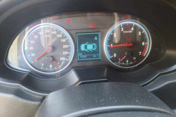 Used Brilliance V5 2014 1.6L Manual Comfort Model Odometer Close Up