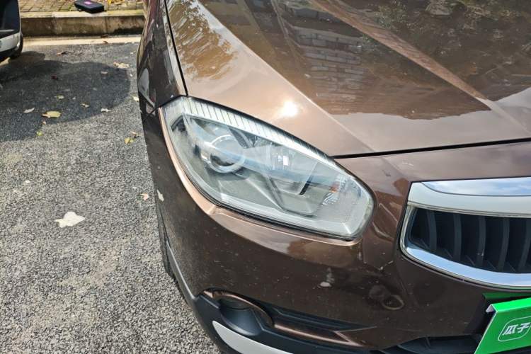 Used Brilliance V5 2014 1.6L Manual Comfort Model Right Front Headlight