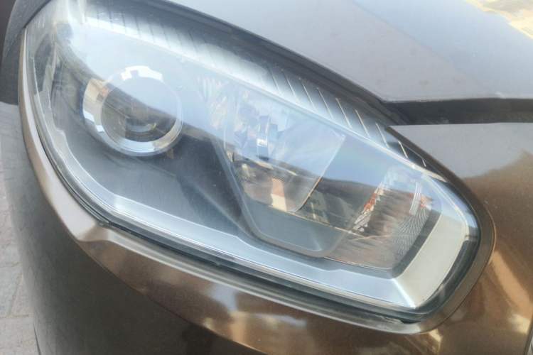 Used Brilliance V5 2014 1.6L Manual Comfort Model Right Front Headlight