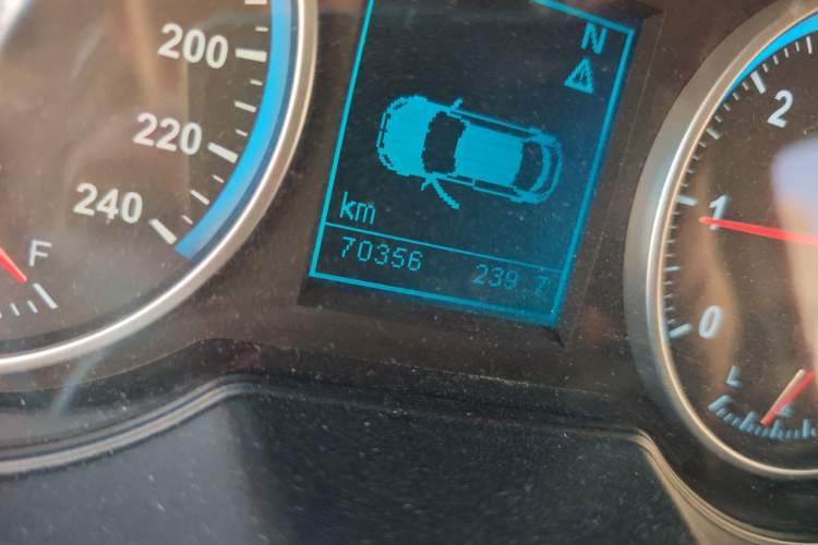 Used Brilliance V5 2014 1.5T Automatic Two-Wheel Drive Sport Model Odometer Close Up