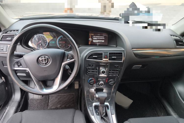Used Brilliance V5 2014 1.5T Automatic Two-Wheel Drive Sport Model Center Console