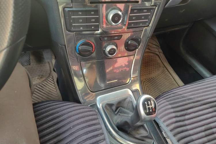 Used Brilliance V5 2014 1.5T Manual Two-Wheel Drive Sport Model Gear Lever