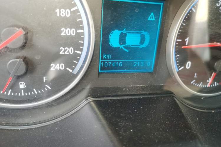Used Brilliance V5 2014 1.5T Manual Two-Wheel Drive Luxury Model Odometer Close Up