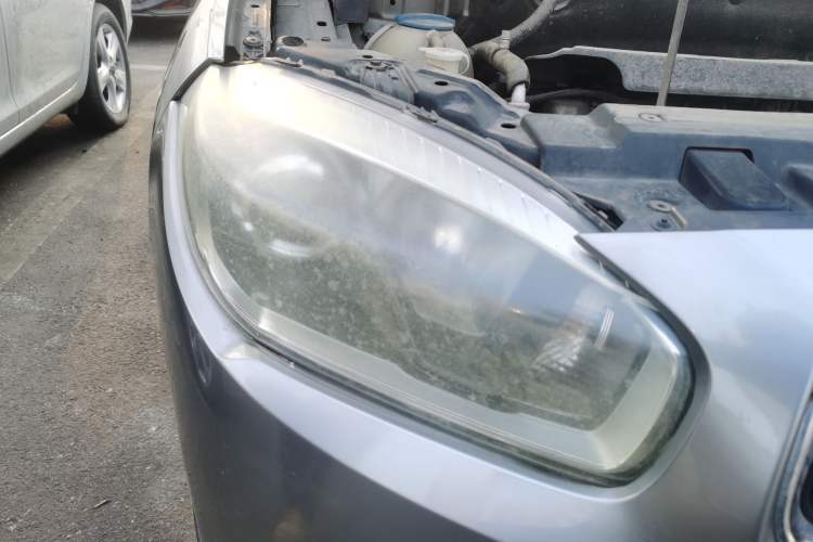 Used Brilliance V5 2014 1.5T Manual Two-Wheel Drive Luxury Model Right Front Headlight