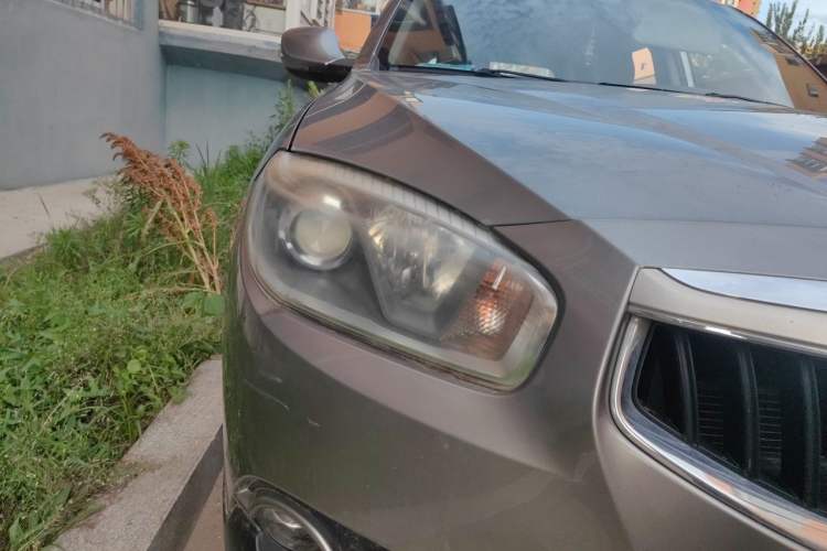 Used Brilliance V5 2014 1.5T Manual Two-Wheel Drive Sport Model Right Front Headlight