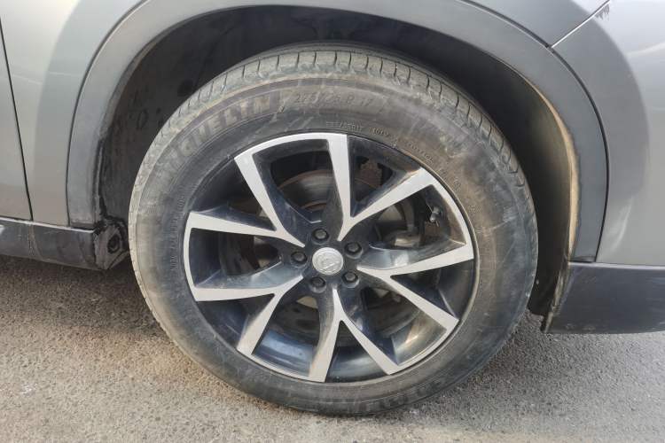 Used Brilliance V5 2014 1.5T Manual Two-Wheel Drive Luxury Model Right Front Wheel Hub