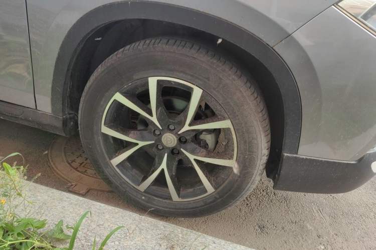 Used Brilliance V5 2014 1.5T Manual Two-Wheel Drive Sport Model Right Front Wheel Hub