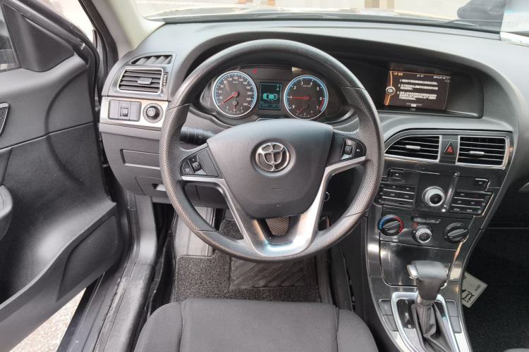 Used Brilliance V5 2014 1.5T Automatic Two-Wheel Drive Sport Model Steering Wheel