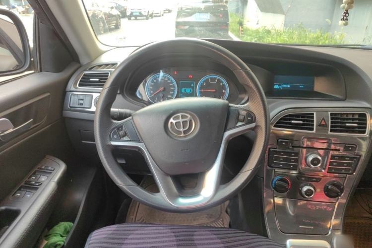 Used Brilliance V5 2014 1.5T Manual Two-Wheel Drive Sport Model Steering Wheel