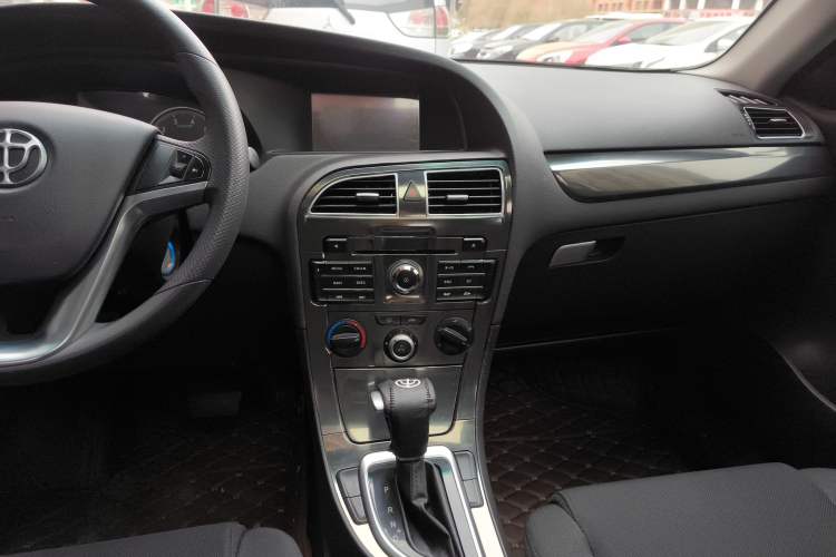 Used Brilliance V5 2014 1.5T Automatic Two-Wheel Drive Sport Model Audio And AC Panel
