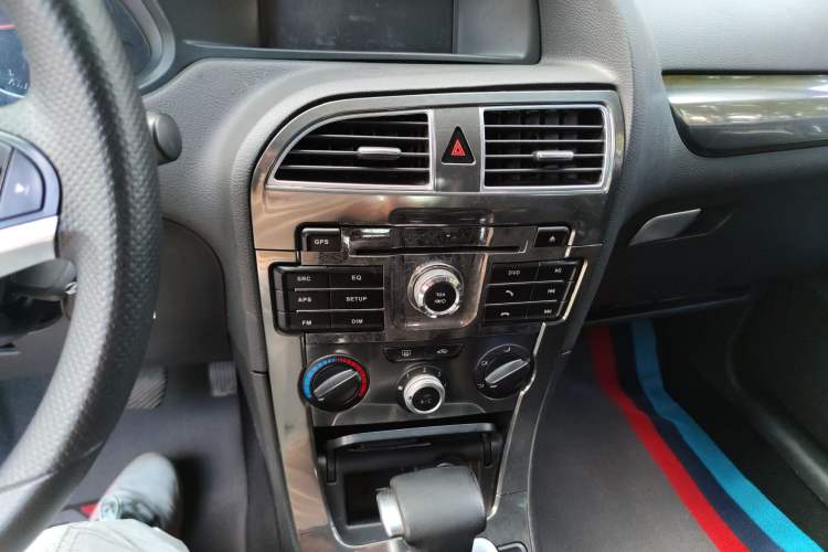 Used Brilliance V5 2014 1.5T Automatic Two-Wheel Drive Sport Model Audio And AC Panel