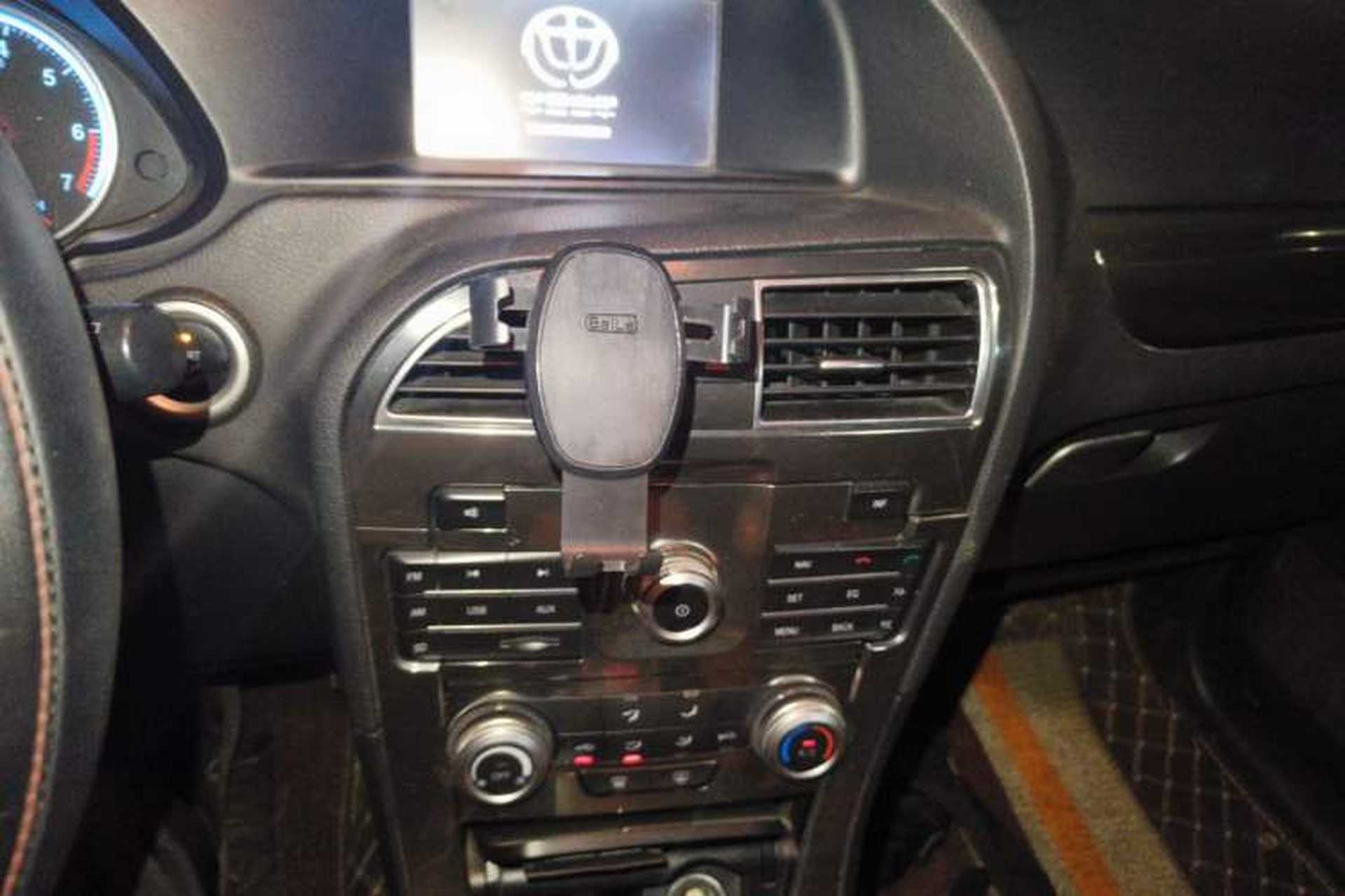 Used Brilliance V5 2014 1.6L Automatic Luxury Model Audio And AC Panel