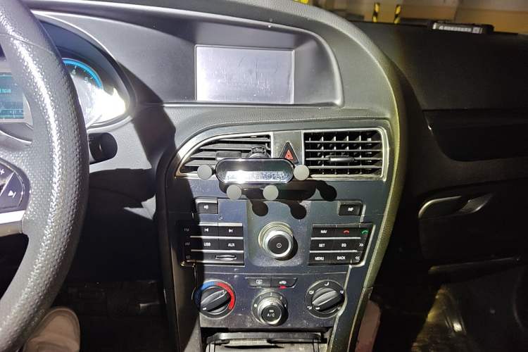 Used Brilliance V5 2014 1.6L Manual Comfort Model Audio And AC Panel