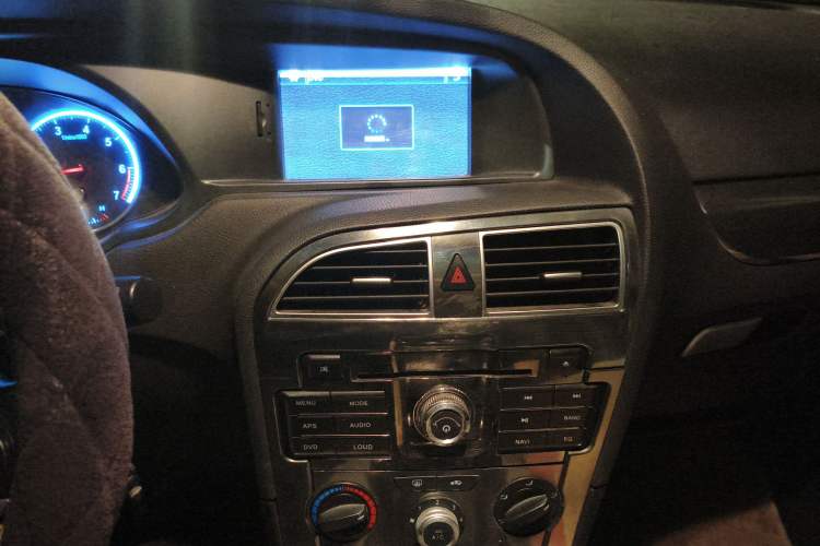 Used Brilliance V5 2014 1.5T Manual Two-Wheel Drive Sport Model Audio And AC Panel