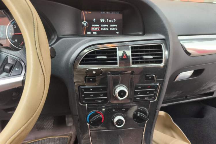 Used Brilliance V5 2014 1.5T Automatic Two-Wheel Drive Sport Model Audio And AC Panel