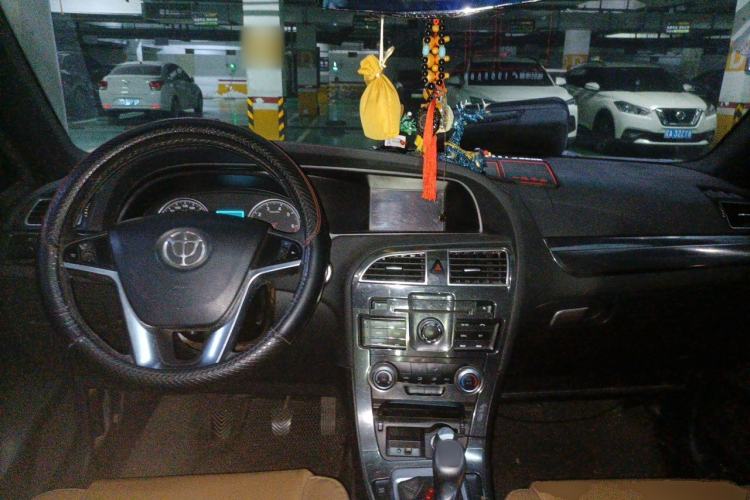 Used Brilliance V5 2014 1.6L Manual Luxury Model Center Console
